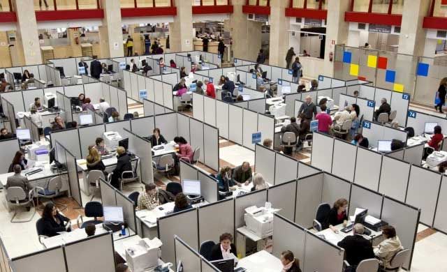 El número de empleados públicos del Estado ha bajado a 17.611 en Castilla-La Mancha, un 9,8% en los últimos 5 años