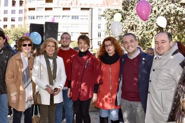 En un emotivo acto se ha descubierto una placa conmemorativa en recuerdo a los niños con cáncer que han fallecido