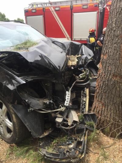 SUCESOS | Dos heridos tras chocar su coche contra un árbol