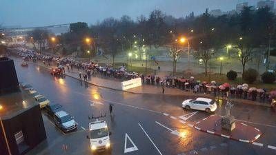 Los talaveranos desautorizan la decisión de supender la cabalgata con su paciencia bajo la lluvia