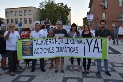 400 personas,se concentran en Talavera por la emergencia climática