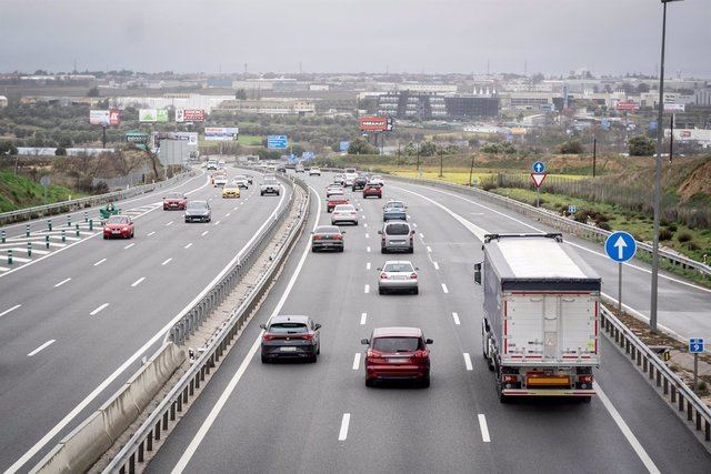 La DGT intensifica el control de camiones y autobuses