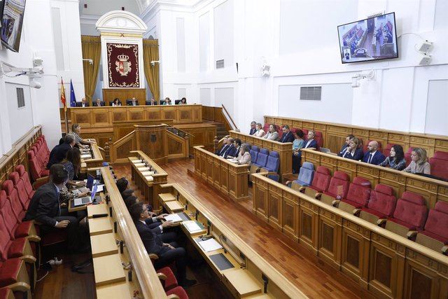 Luz verde al techo de gasto de CLM en el pleno de las Cortes