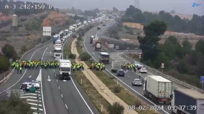 Las protestas de agricultores de CLM cortan la A-43 y la A-3