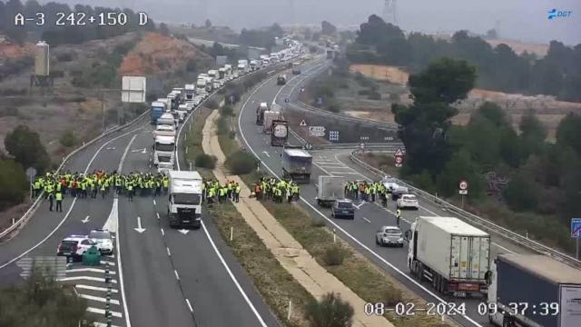 Las protestas de agricultores de CLM cortan la A-43 y la A-3