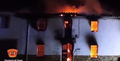 Un incendio calcina una vivienda en Puerto de San Vicente