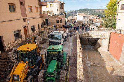 García-Page reclama al Gobierno central que "se moje" en la reconstrucción de infraestructuras hidráulicas tras la DANA