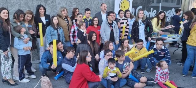 El equipo de Gobierno arropa a la asociación Down Talavera durante la celebración del Día Mundial