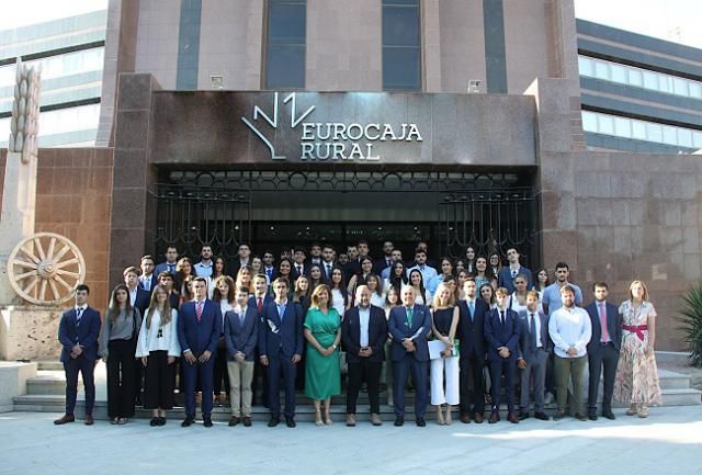 75 universitarios comienzan sus prácticas en Eurocaja Rural