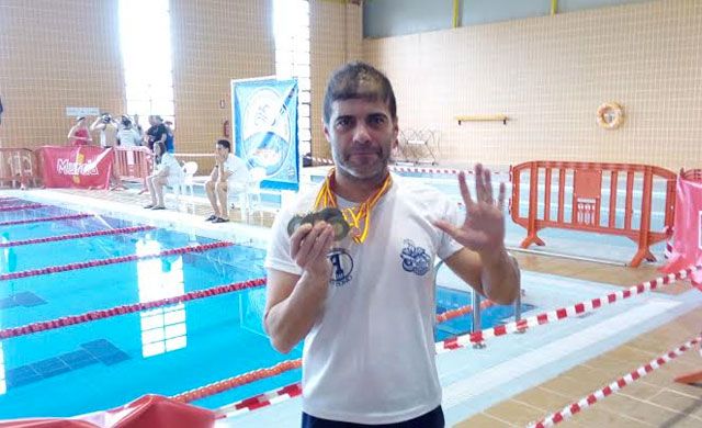 Gustavo Aguado del Aqüis Talavera se trae 5 medallas del master de Murcia