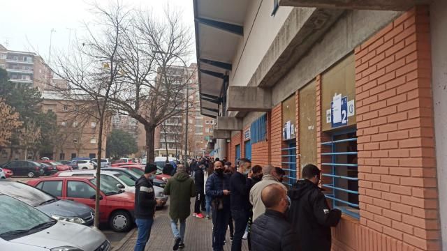 Largas colas en Talavera para conseguir las históricas entradas contra el Betis