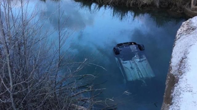 El coche del antiguo edil de Enguídanos cayó al río Cabriel | Servicio Provincial de Bomberos de Cuenca