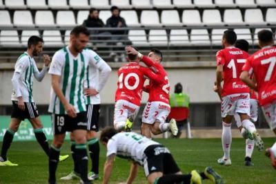 El CF Talavera escapa del descenso directo