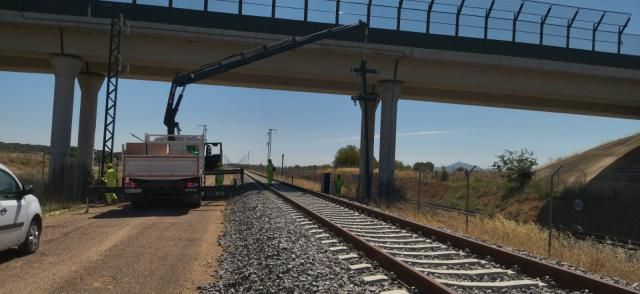 Si lo dice la ministra... el AVE Madrid-Extremadura progresa adecuadamente