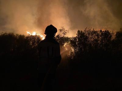 La Sierra de Gredos arde en una noche infernal