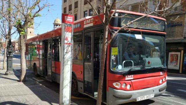 POLICÍA LOCAL | Expulsan a un hombre autista de un autobús tras las quejas de un pasajero