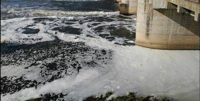 Nuevo episodio de espumas en el río Tajo a su paso por Toledo