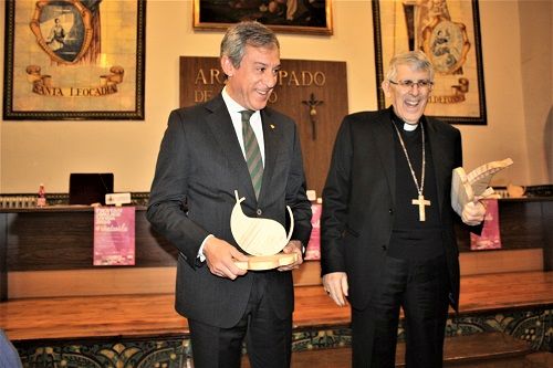 El Presidente de Eurocaja Rural, Javier López Martín, junto al Arzobispo de Toledo, Braulio Rodríguez Plaza