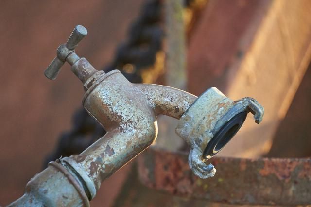 Los agricultores solo tendrán que reducir el consumo de agua en un 5% en vez de un 10%