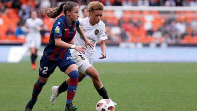 El fútbol femenino está de huelga.