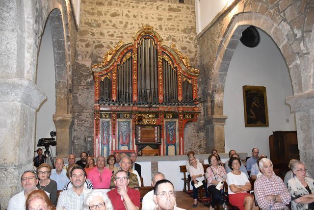 Dueñas y Serrano ensalzan el órgano de la Iglesia de Santiago El Nuevo de Talavera