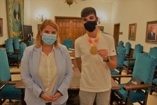 Tita García elogia los valores deportivos del joven Samuel Serrano