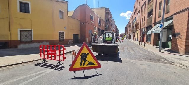 Comienzan los trabajos de asfaltado de una veintena de pasos de peatones