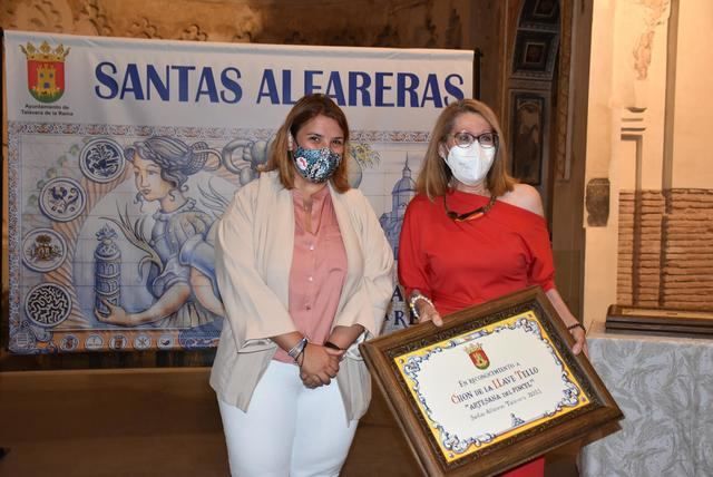 La alcaldesa de Talavera pone su confianza en el futuro de la cerámica