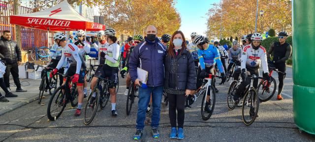 130 personas participan en la Carrera del Pavo