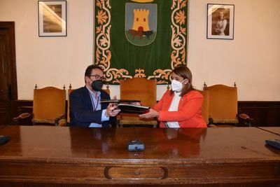 TALAVERA | El Ayuntamiento renueva su apoyo con la Junta de Cofradías para mantener la promoción de la Semana Santa