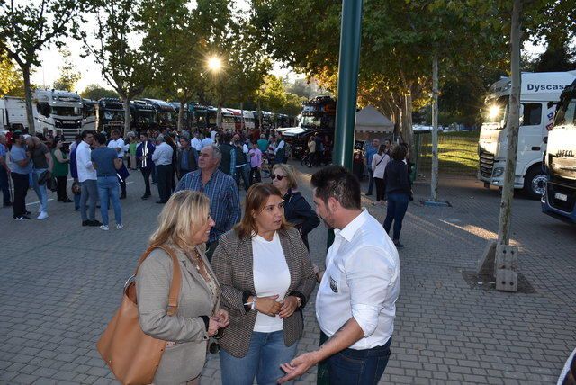 La alcaldesa Tita, con los camioneros de Talavera