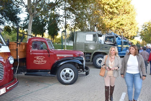 La alcaldesa Tita, con los camioneros de Talavera