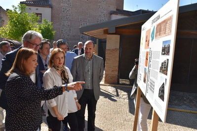 Inauguración de la exposición sobre los maestros de la arquitectura en Talavera de la Reina