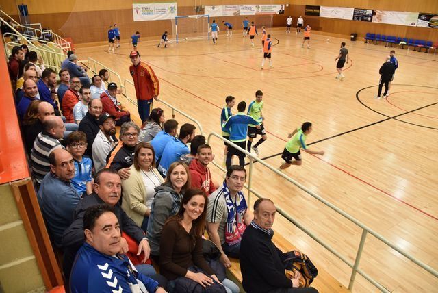 La candidata a la alcaldía asiste al partido entre el Soliss FS Talavera y el Rivas Futsal