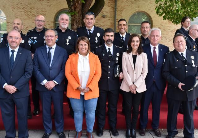 El Gobierno regional otorga condecoraciones a 158 integrantes de la Policía Local