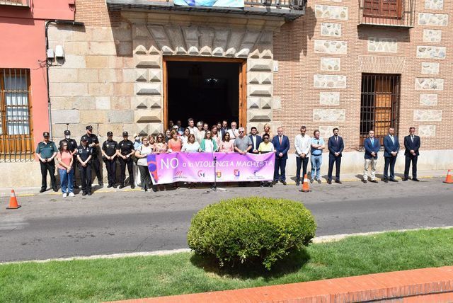 Minuto de silencio en contra de la violencia machista