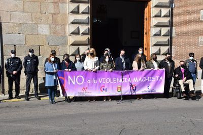 Minuto de silencio en Talavera por las víctimas de violencia de género