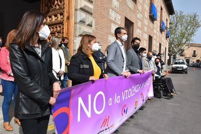 TALAVERA | El Ayuntamiento aprovecha el minuto de silencio para concienciar sobre la violencia de género en las redes sociales