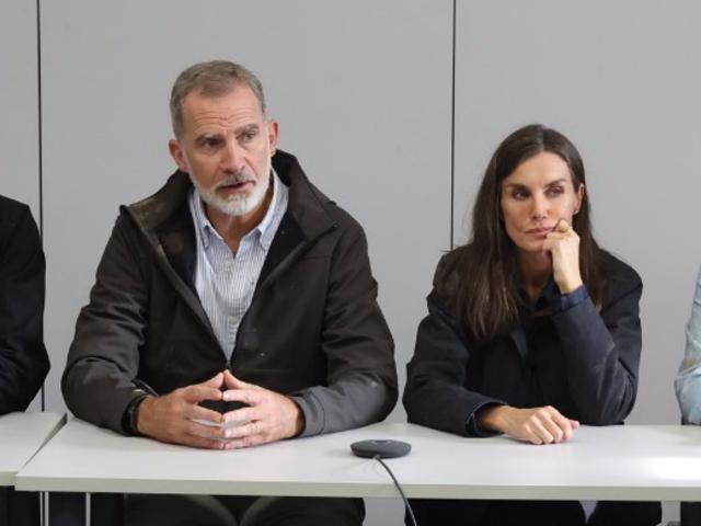 Los Reyes Felipe y Letizia, serios y preocupados tras los altercados vividos durante su visita a Paiporta 