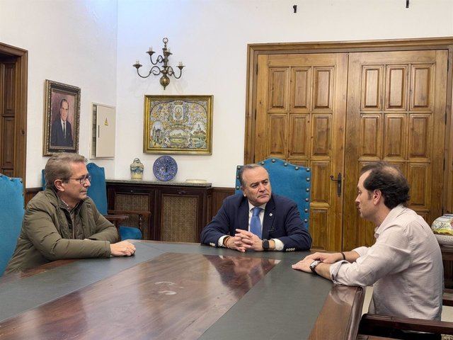 El alcalde de Talavera pide a Sánchez que no cierre la central de Almaraz