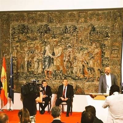 Page presenta un Gobierno para que cumpla la ley y el programa