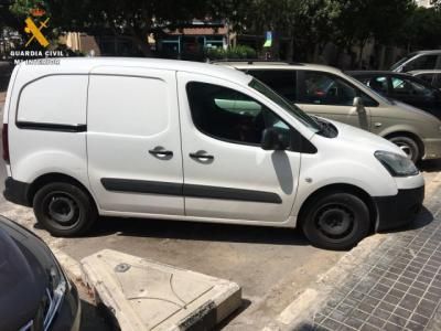 Detenidos tres hombres por un robo con violencia a un conductor de una empresa de reparto en Torrijos