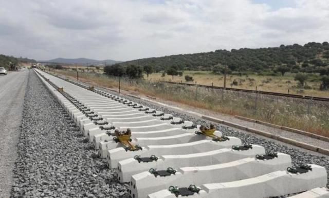 Piden a Page que el AVE Madrid-Talavera tenga parada en Toledo, 'por una visión global de la región'