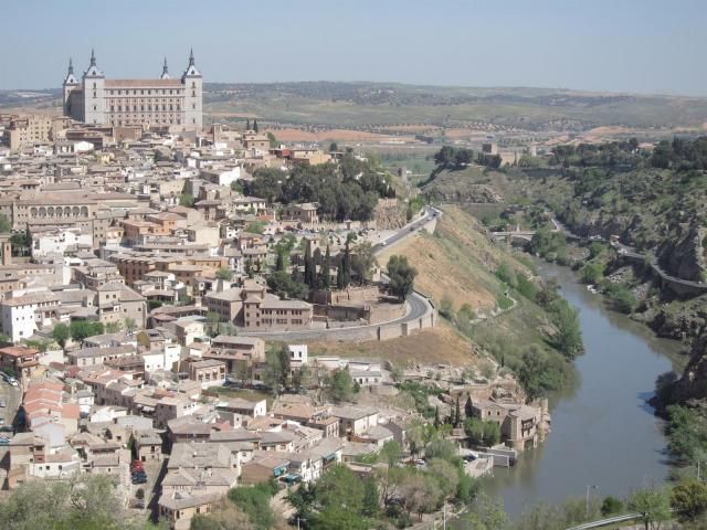 Continúa el misterio en Toledo por los cerditos de barro, los peces y ahora lazos