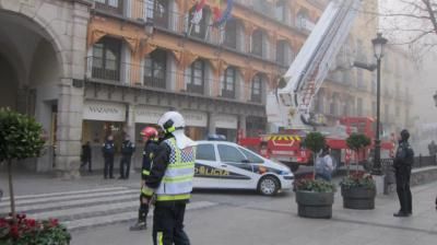 Desalojan un edificio de la Plaza de Zocodover de Toledo tras el incendio de la freidora de un restaurante