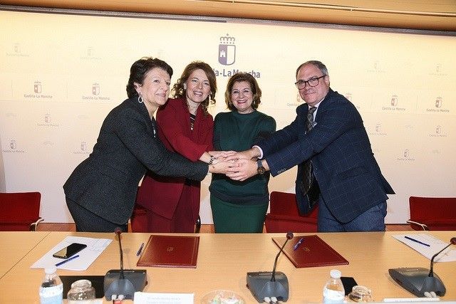 La Junta y RTVCM firman un convenio para consolidar una televisión autonómica accesible