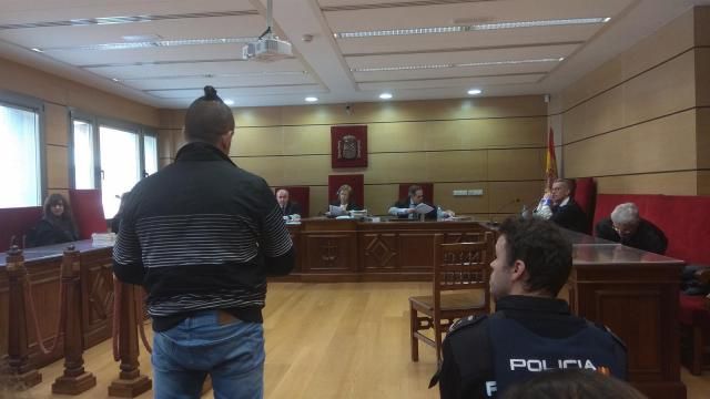 Condenado a 13 años el acusado de maltrato y de obligar a abortar a su pareja