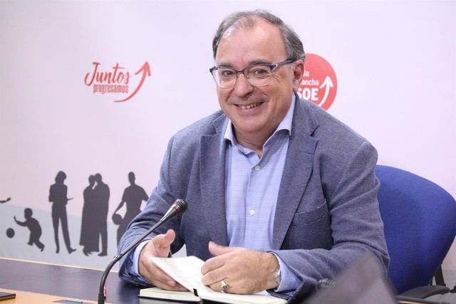 El PSOE responde al polémica de los docentes