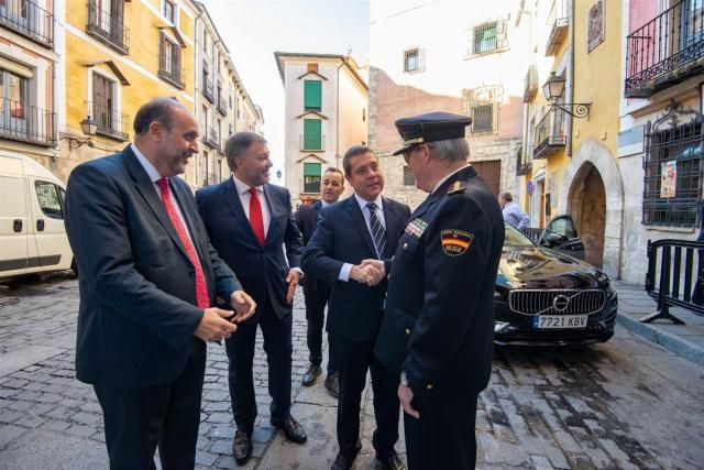 Page muestra su solidaridad a la Guardia Civil y avisa al independentismo