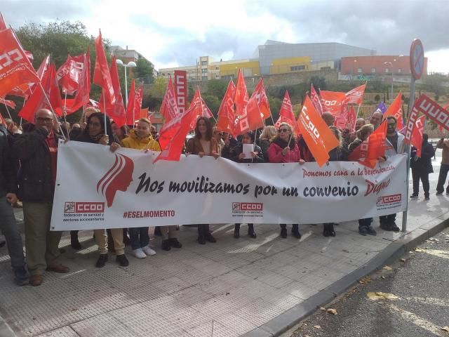 Trabajadores del sector de la dependencia exigen que se garantice un salario mínimo de mil euros